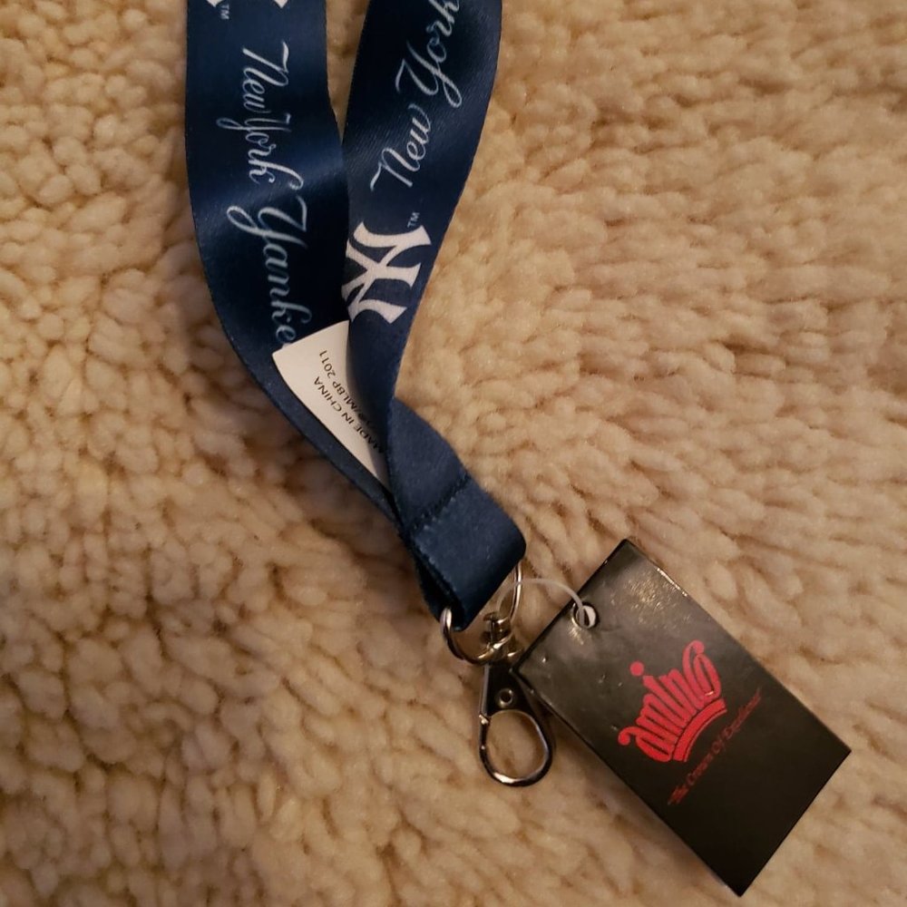 NWT- Yankees Lanyard ⚾- -With DISCOUNTED SHIPPING!